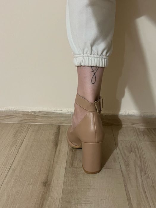 Дамски обувки на висок ток