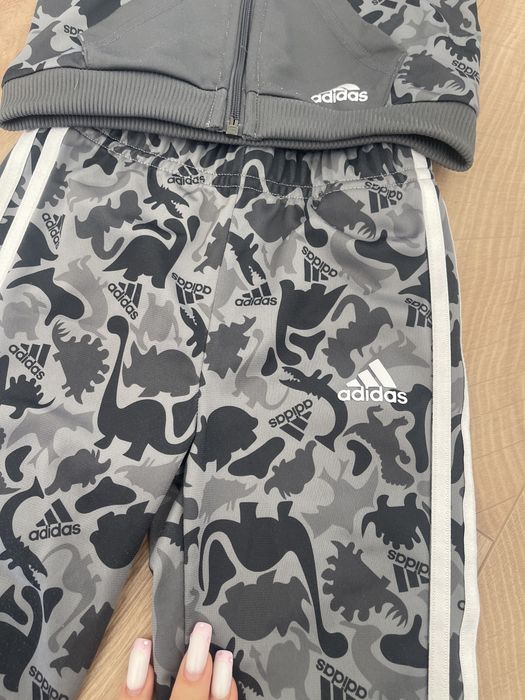 Бебешки анцуг спортен комплект Adidas Dino Camo 12-18м