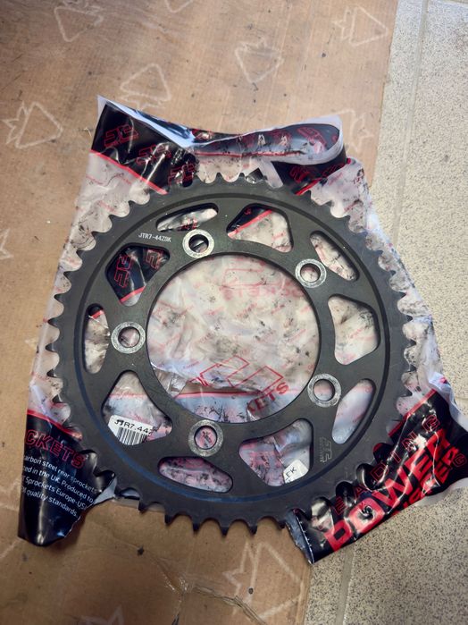 Задна зъбчатка JT 44 зъба BMW S1000RR