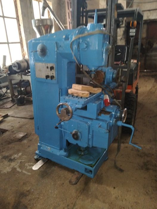 Продам фрезерный станок