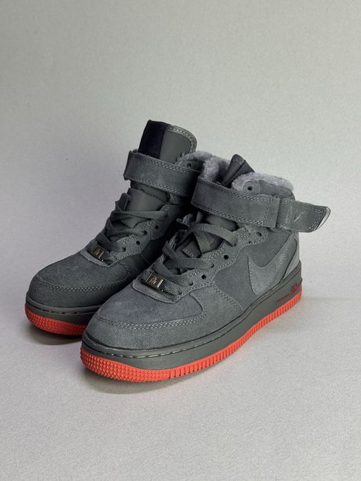 Распродаем новую обуь и одежду