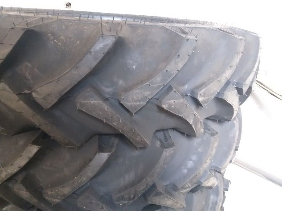 Cauciucuri OFERTA 12.4-32 MRL cu 8 pr anvelope rezistente tractor