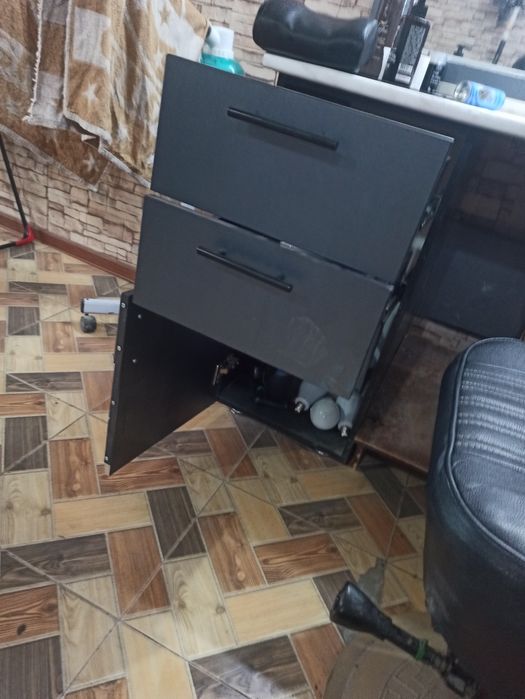 Barberlar uchun eng zor stol va rasiski oyna holati juda ham zor