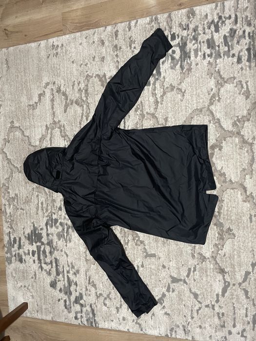Vand geaca nike.