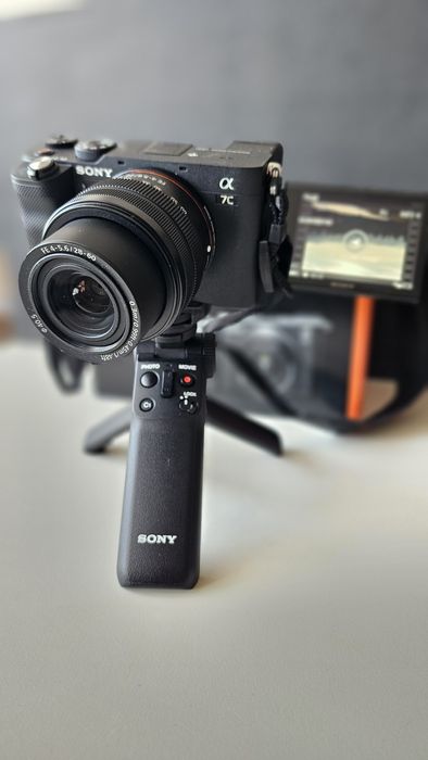 Vand Sony A7C + kit 28-60mm – full-frame 

Des