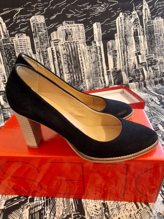 Pantofi noi, piele intoarsa