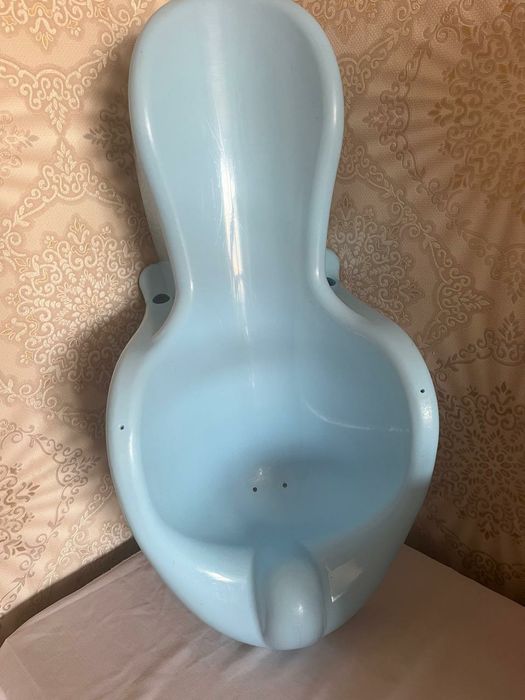 Столик для детей  б/у +подарок