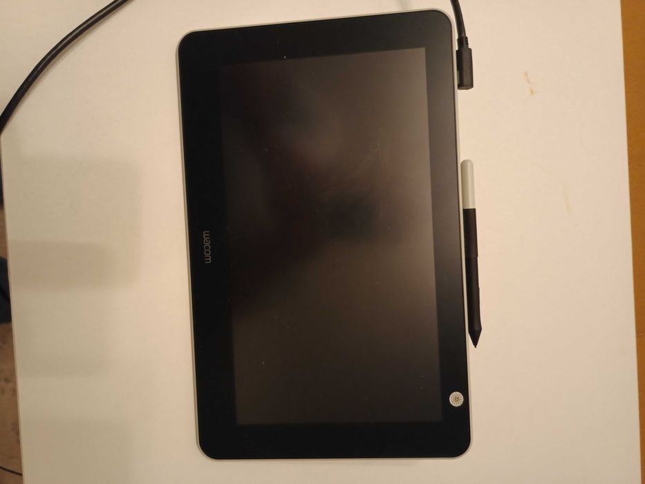 Wacom one 13" Creative Pen display 2022 таблет за рисуване