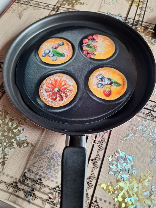 Продам сковороду для оладушек.