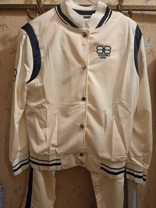 Модный костюм для девочки 10-14 лет