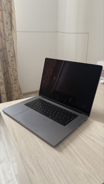 Macbook Pro m1 pro  16/512. 16”