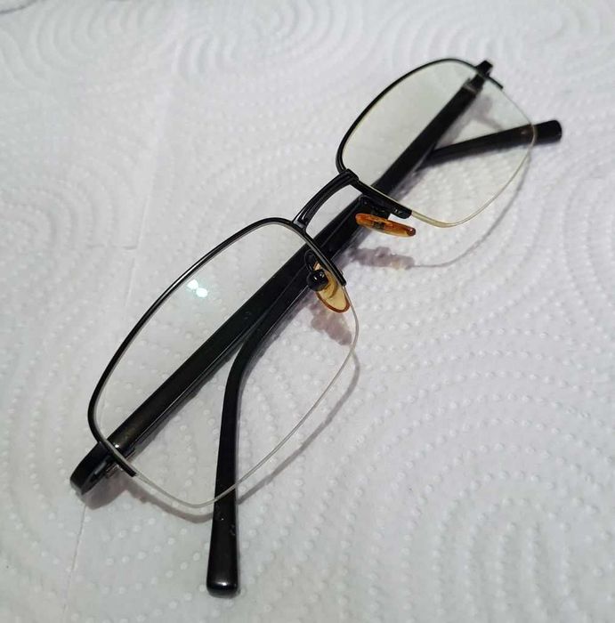 2 perechi de ochelari + 2 etuiuri