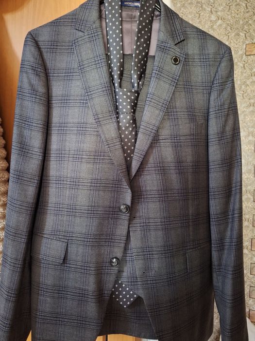 Костюм  подростковый тройка .