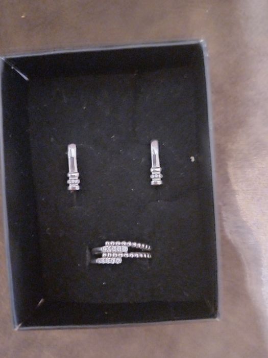 Сребърни обеци и сребърен пръстен