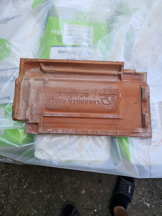 Țiglă ceramică in stare bună