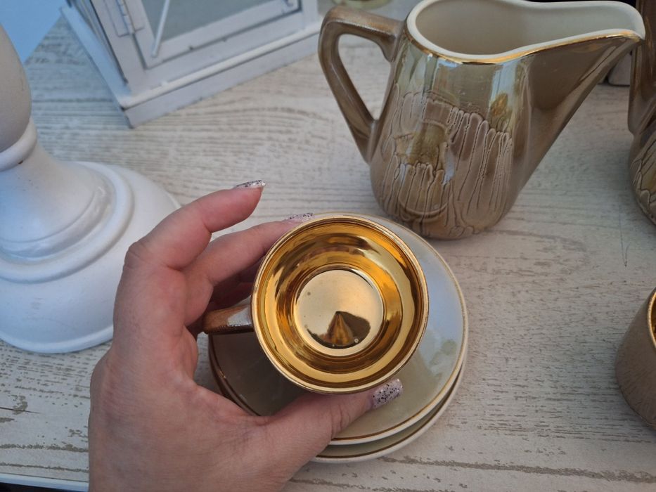 Set de ceai sau cafea de culoare aurie, cu irizații perlate