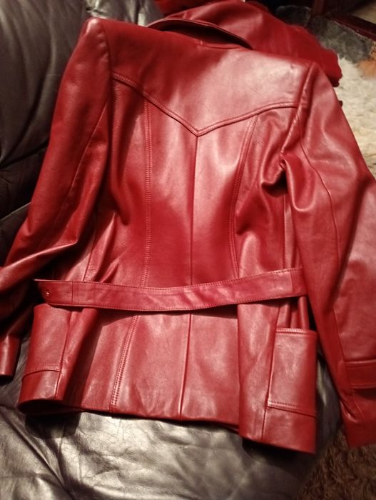Geaca de piele naturala mărimea M, nouă