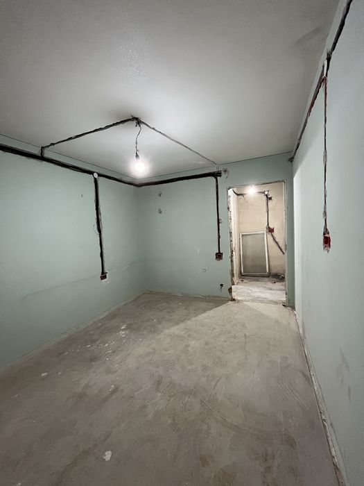 Instalatii sanitare, electrice, amenajari ( gresie, parchet etc)