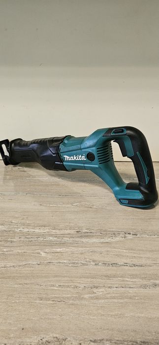 Makita Саблен трион DJR186 18V.