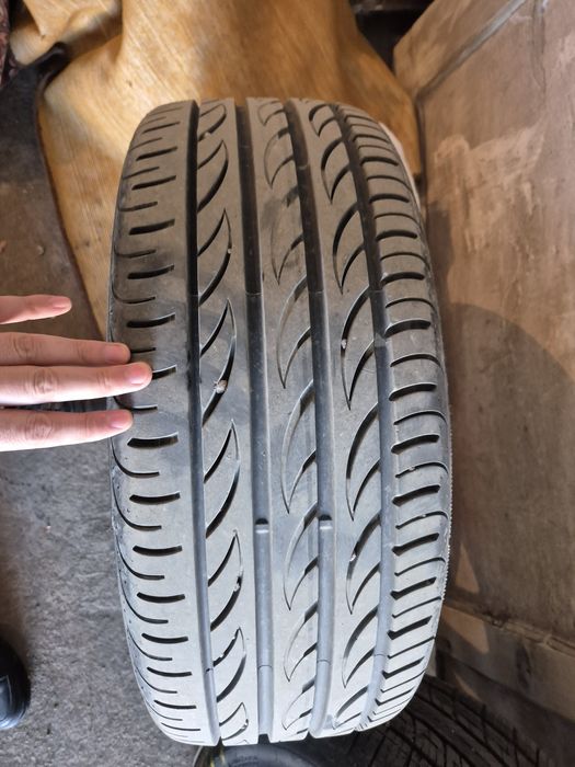 Продаются автошины 235*40*R-19.