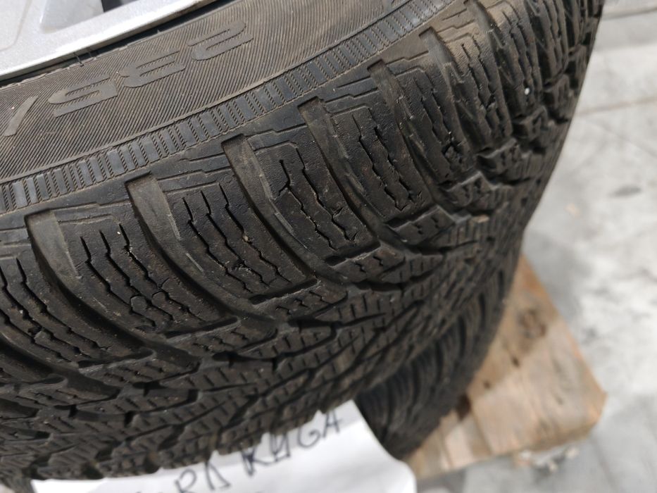 Roti iarna complete Ford Kuga cu piulite anvelope + jante + capace