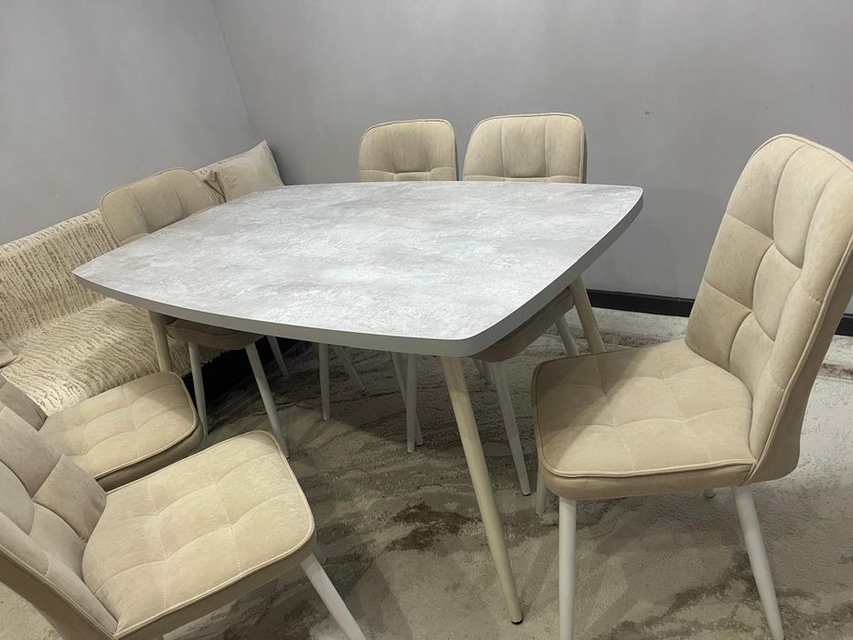 Кухонный стол со стульями