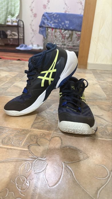 Продам ASICS для волебола
