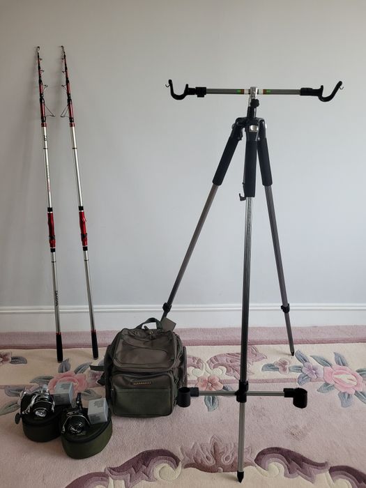 Спининги, тренога, катушки,поводки.