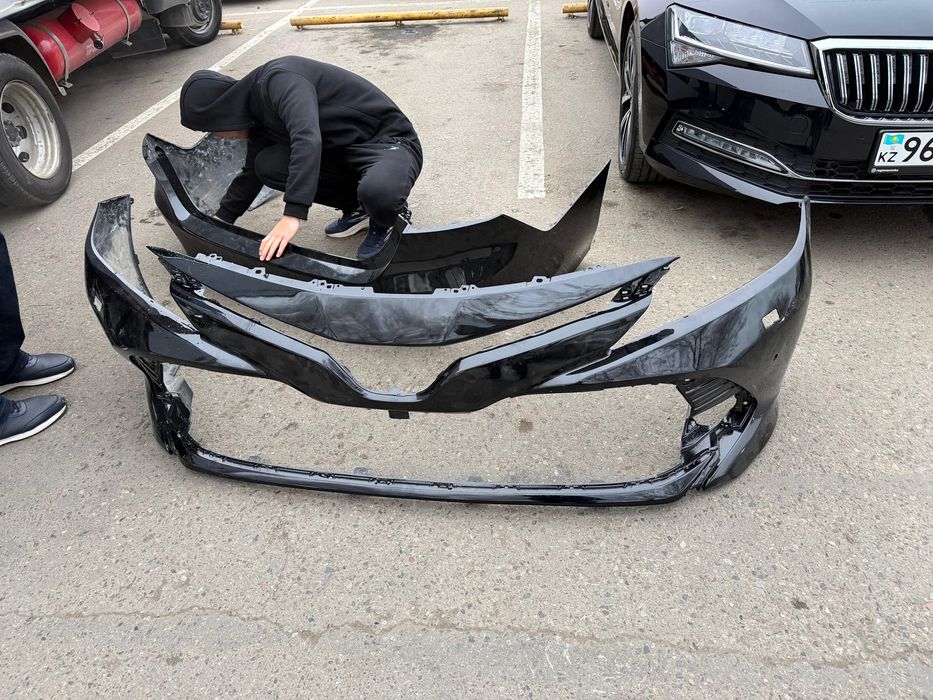 Toyota camry бампер передный