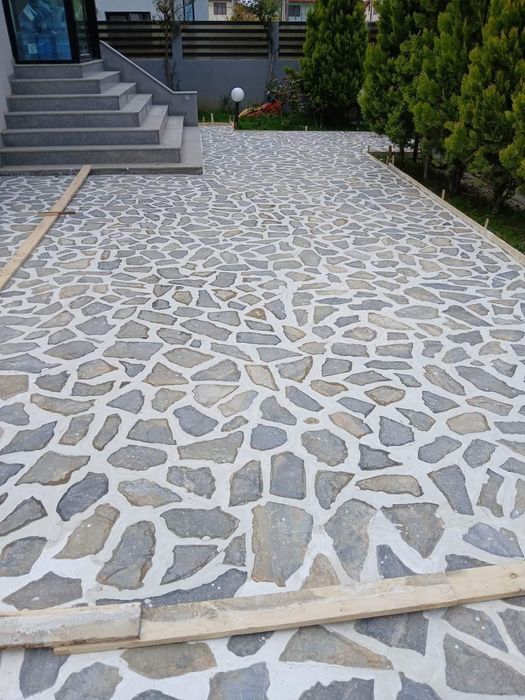 vand și montez piatra naturala de mai multe noante si dimensiuni