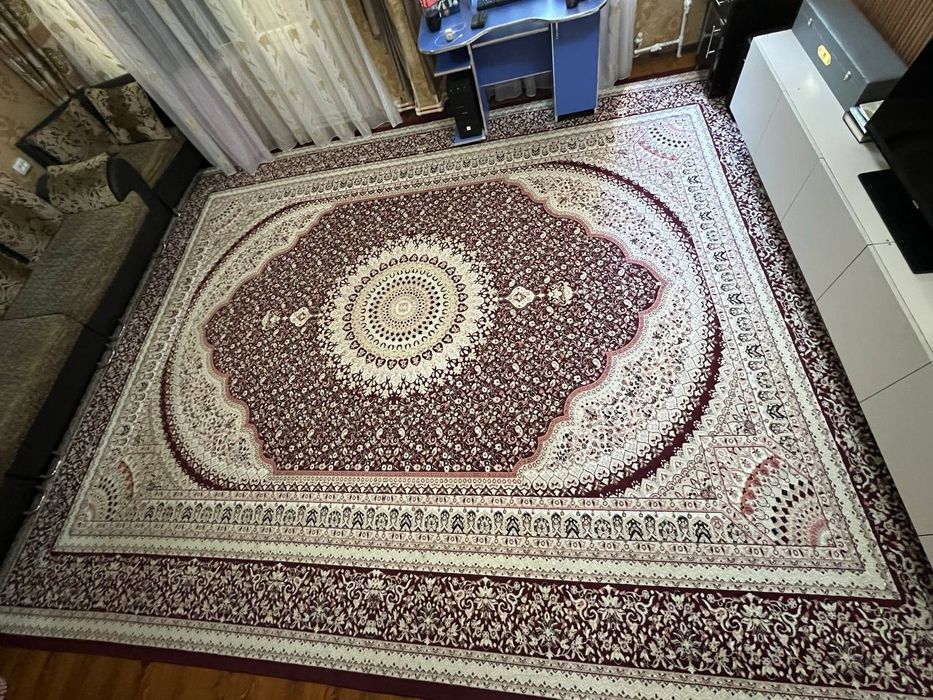 Ковер продается.Б/у.Состояние отличный.Гилам сотилади.Б/у. Яхши состоя