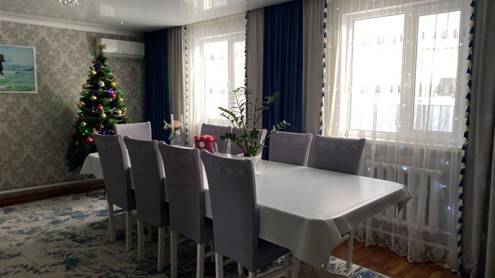 Продается стол и стулья