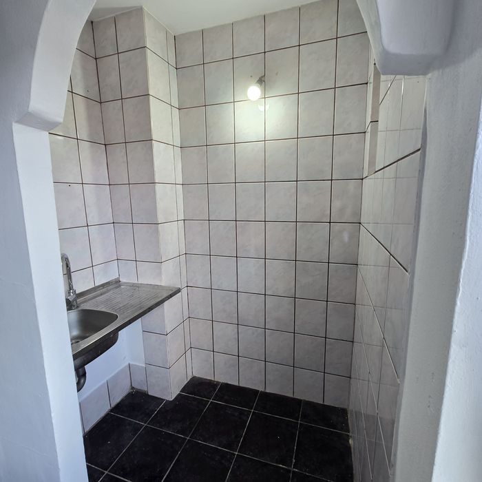 Ocazie! Apartament Spațios 3 Camere, 2 Băi, 3 Balcoane - Etaj 2, Zona Velenţa, Strada Şcoalelor, Oradea