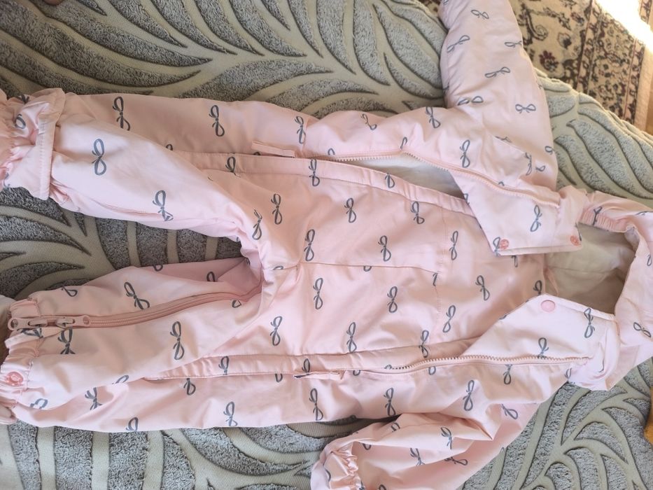 Продам комбинезон для девочки весна-осень