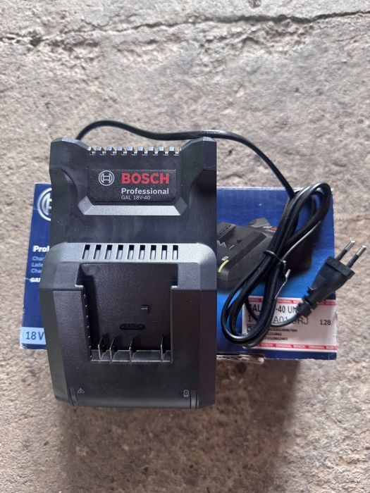 Baterii profesionale Bosch 18V și încărcător Li-Ion