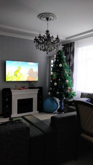 Ёлка с игрушками в подарок