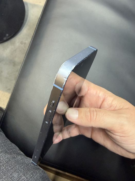 Продам айфон рабочии голубого цвета