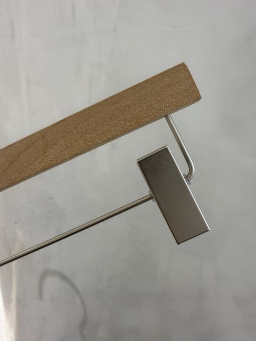 Деревянные вешалки для одежды