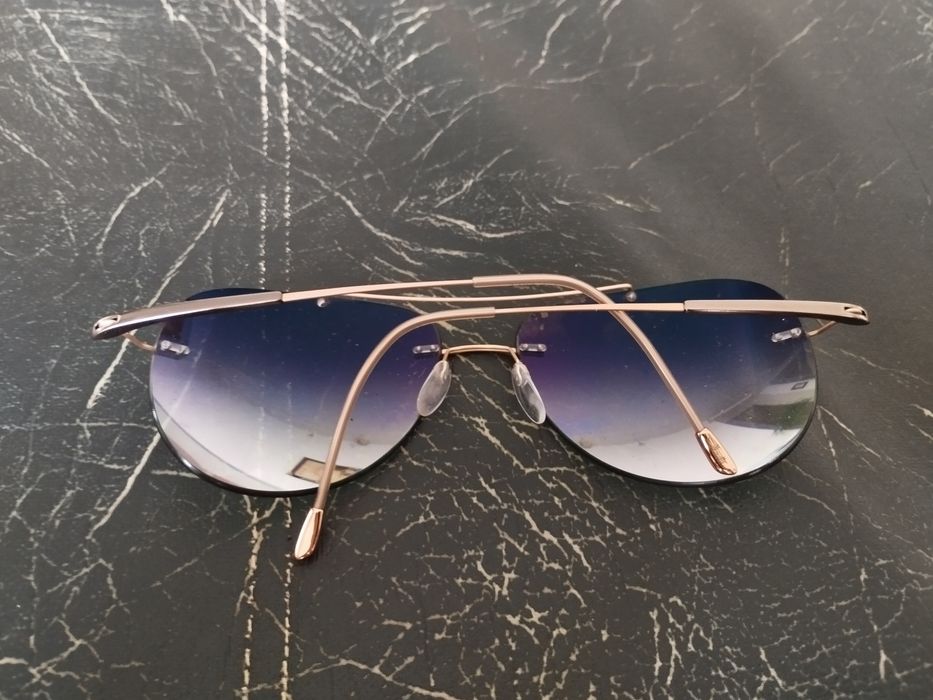 Продавам очила на Шанел с калъф