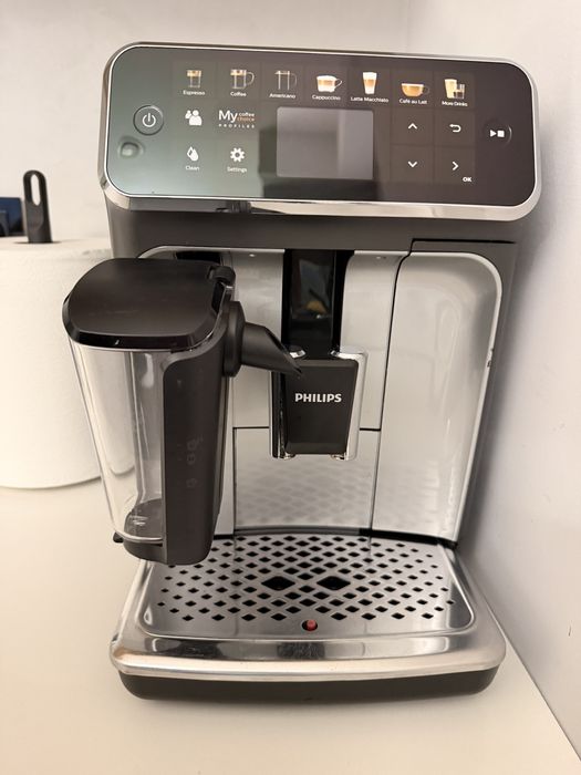Espressor automat Philips LatteGo