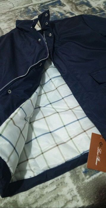 Плащ Loro Piana из лёгкого материала, подходит для весны