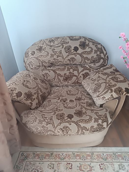 Продам диван и кресла