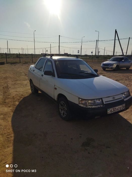 Автомобиль ВАЗ 21100