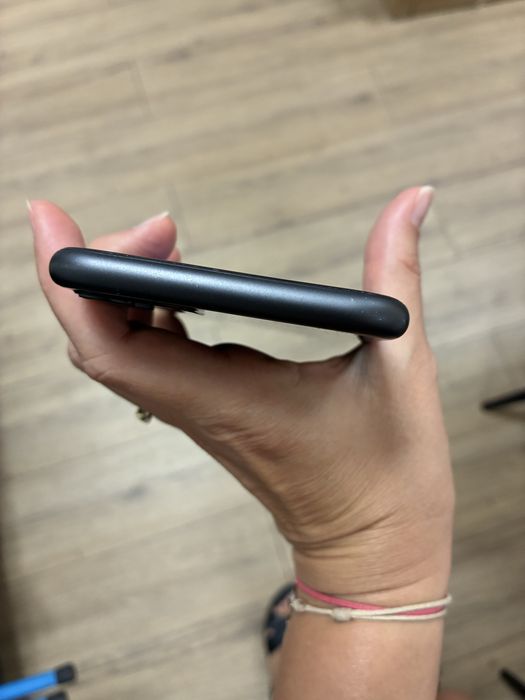 Iphone 11 с 64 GB памет