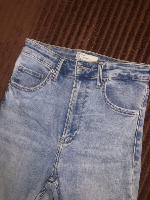 Pantaloni denim Bershka