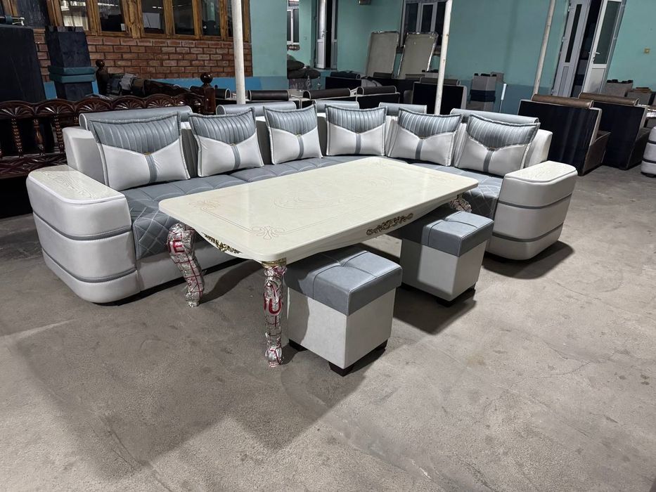 Сотилади гостиний уголок