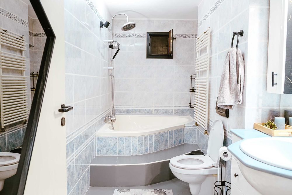 Apartament 4 camere, parter + demisol 130 mp, lângă Complex Studențesc, garaj