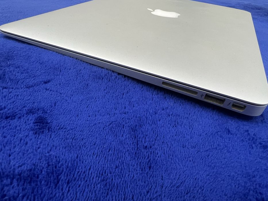 Продам MacBook Air 13”