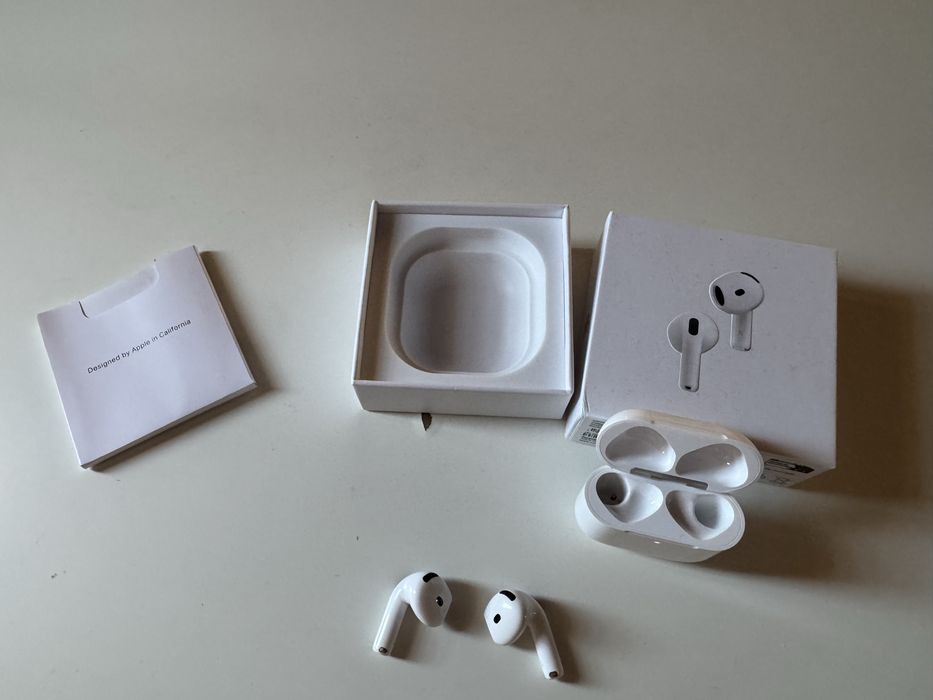 apple airPods 4