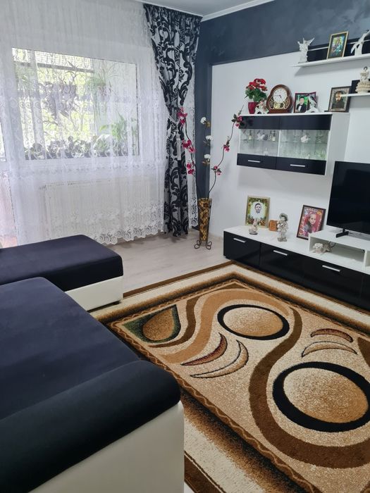 Apartament decomandat cu 3 camere